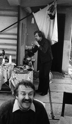 1978 – Pavel Kohout feiert mit Václav Havel  und weiteren Freunden  seinen fünfzigsten Geburtstag im Haus in Sázava unter Aufsicht der Staatssicherheit; das Fest wurde von einer Hausdurchsuchung gekrönt.